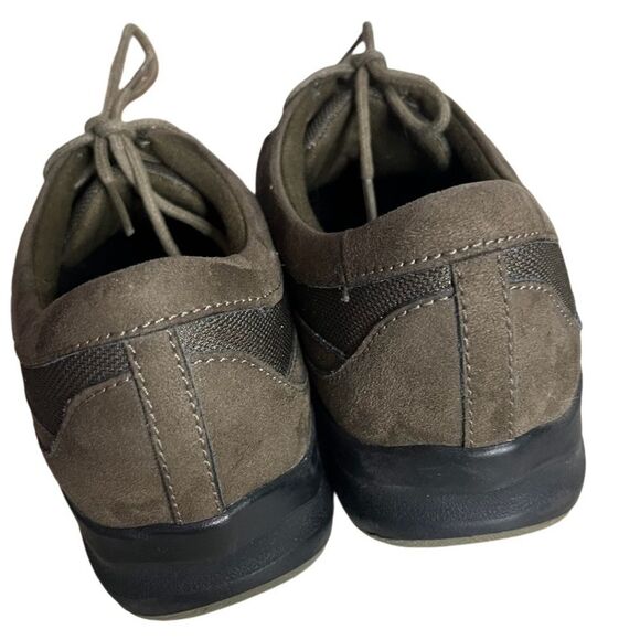 CLARKS In Motion Shoes Walking Comfort Lace Up Olive Nubuck Leather Size 10 N - Picture 3 of 11